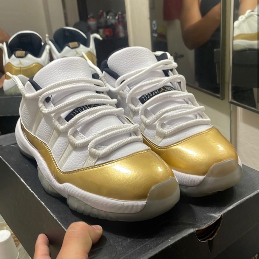 Air Jordan 11 Retro Low 'Closing 2016
